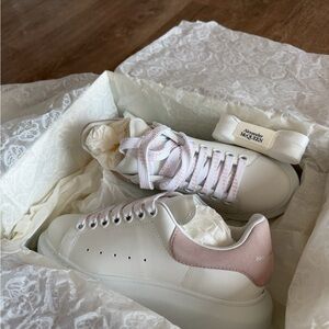Alexander McQueen Women's Sneakers in White and Pink